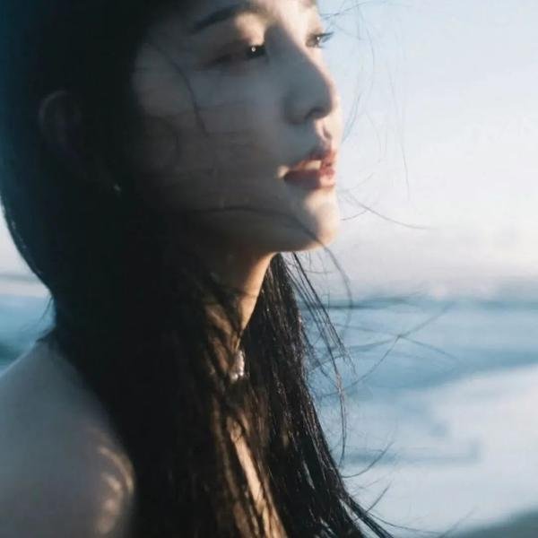 泡沫欢腾的香槟美酒